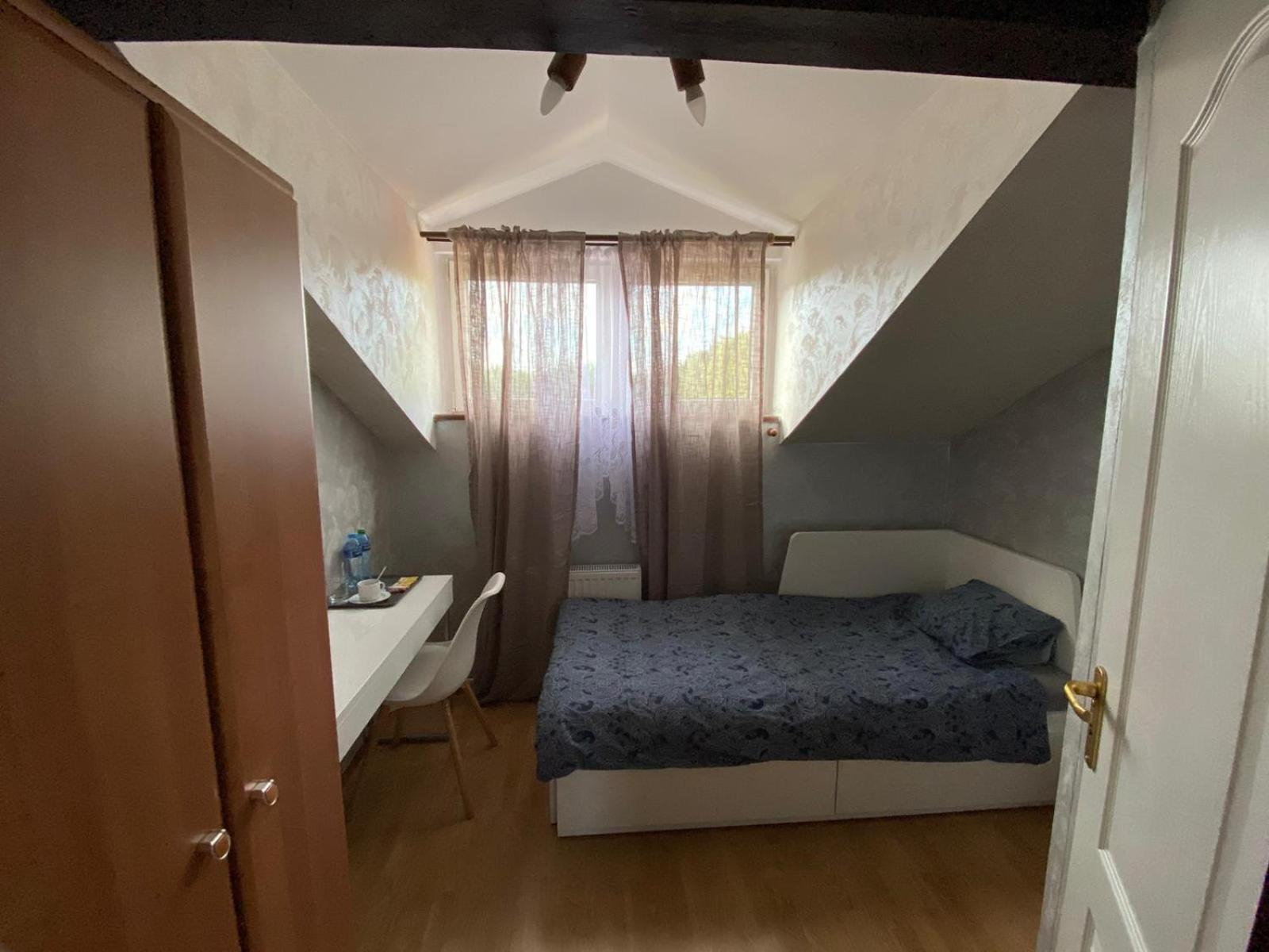 Homies Inn Celiny  客房 照片